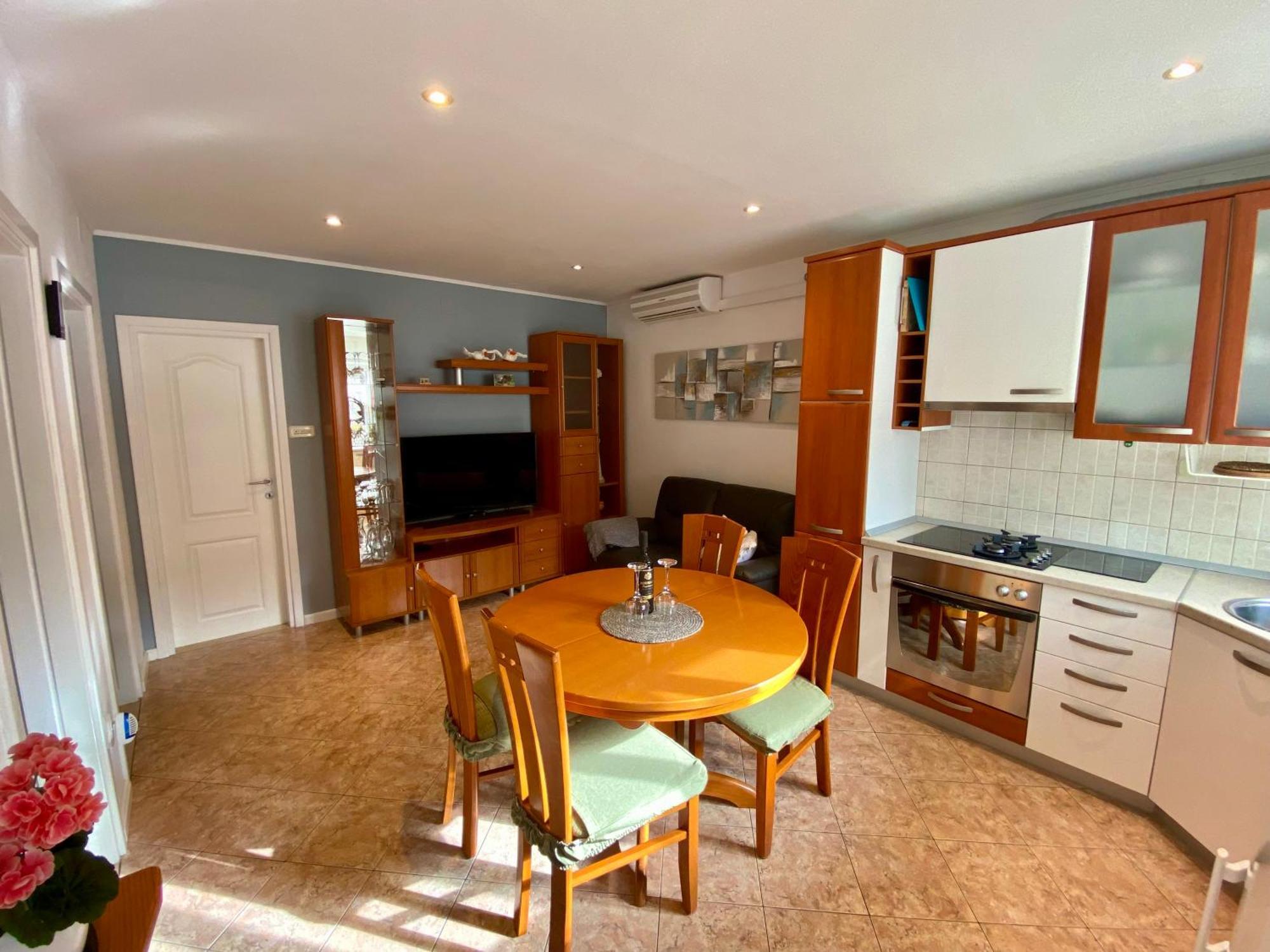 Apartment Simon - Old Stone Charm, Central Bol Life Bagian luar foto