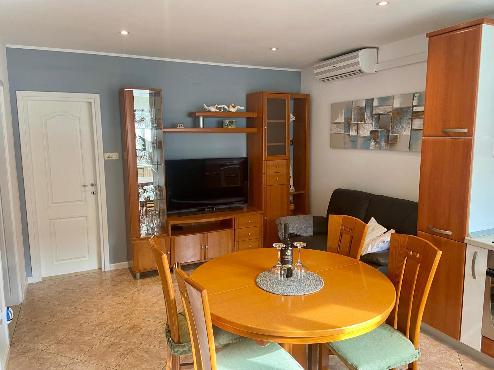 Apartment Simon - Old Stone Charm, Central Bol Life Bagian luar foto