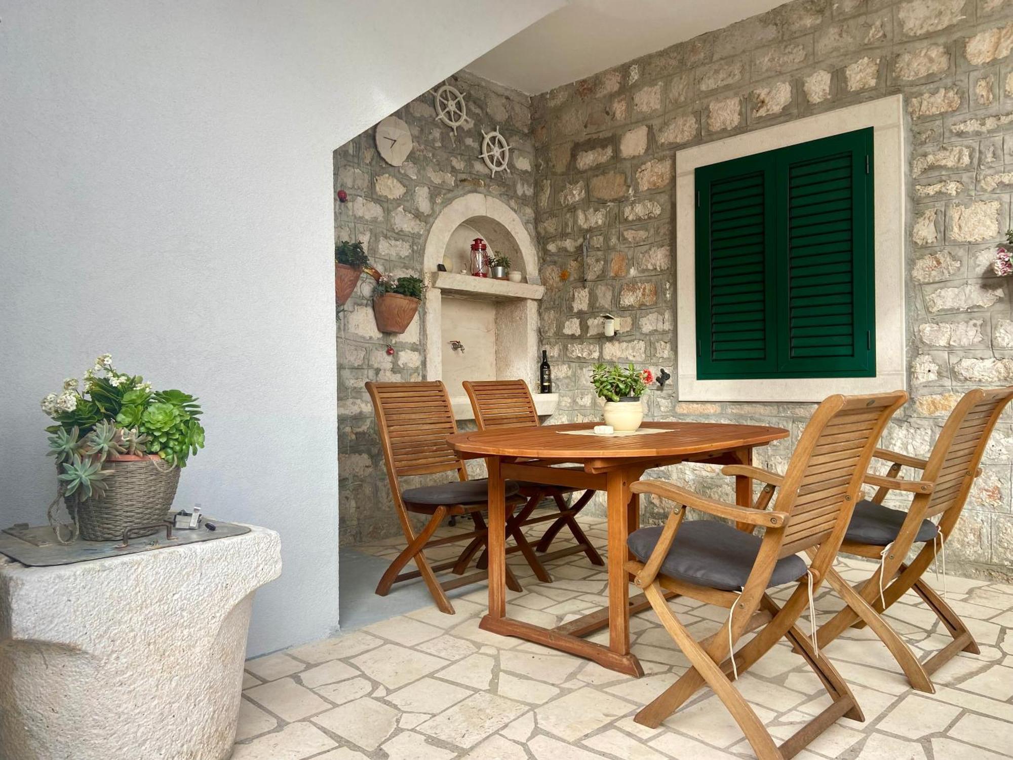 Apartment Simon - Old Stone Charm, Central Bol Life Bagian luar foto