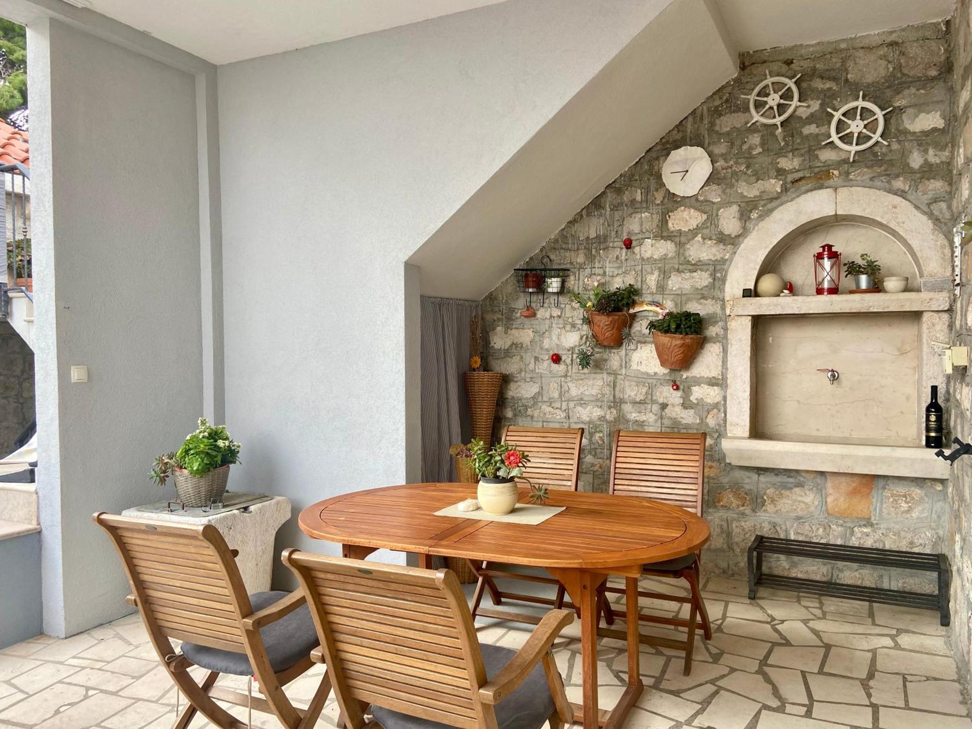 Apartment Simon - Old Stone Charm, Central Bol Life Bagian luar foto