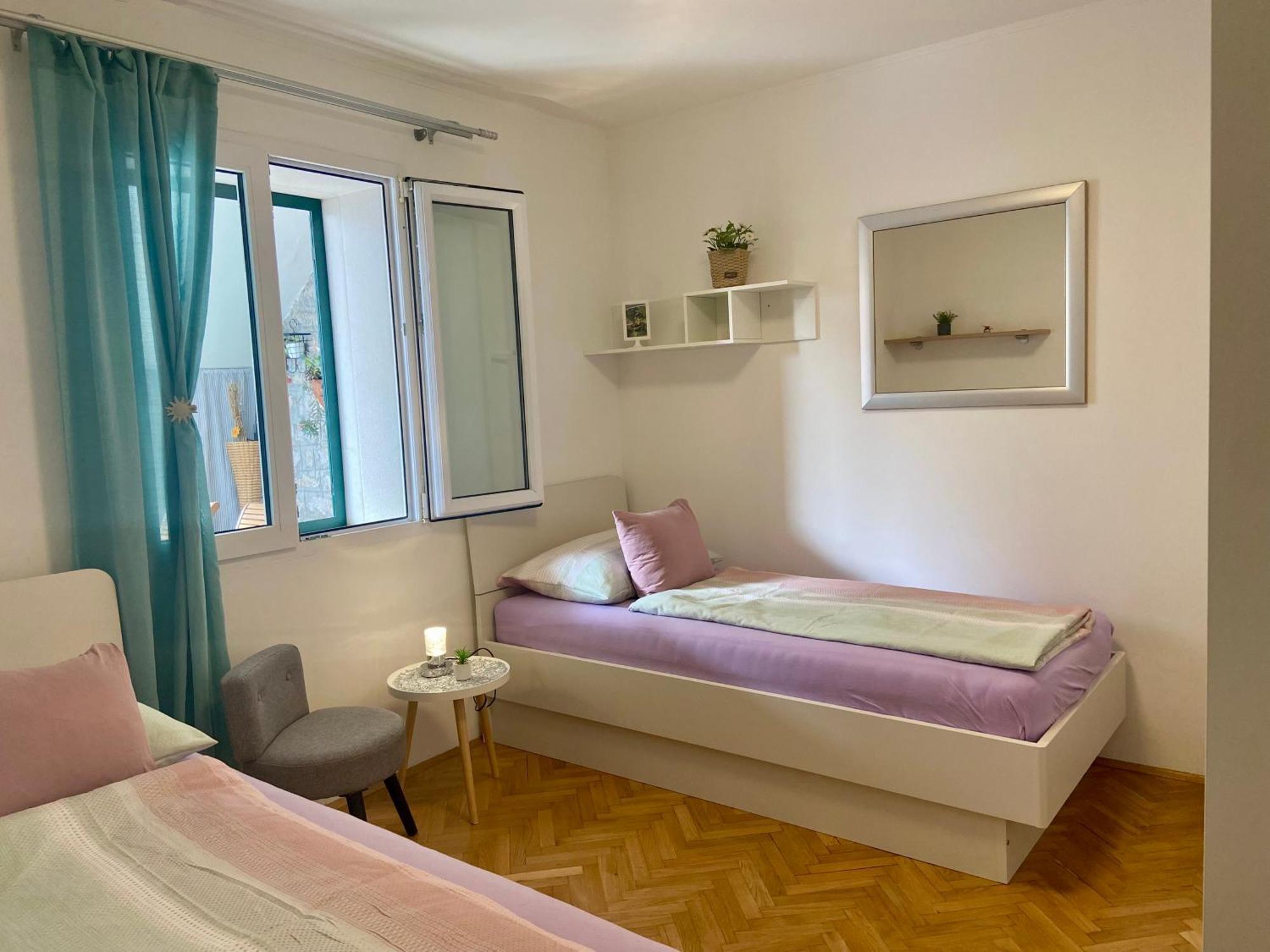 Apartment Simon - Old Stone Charm, Central Bol Life Bagian luar foto