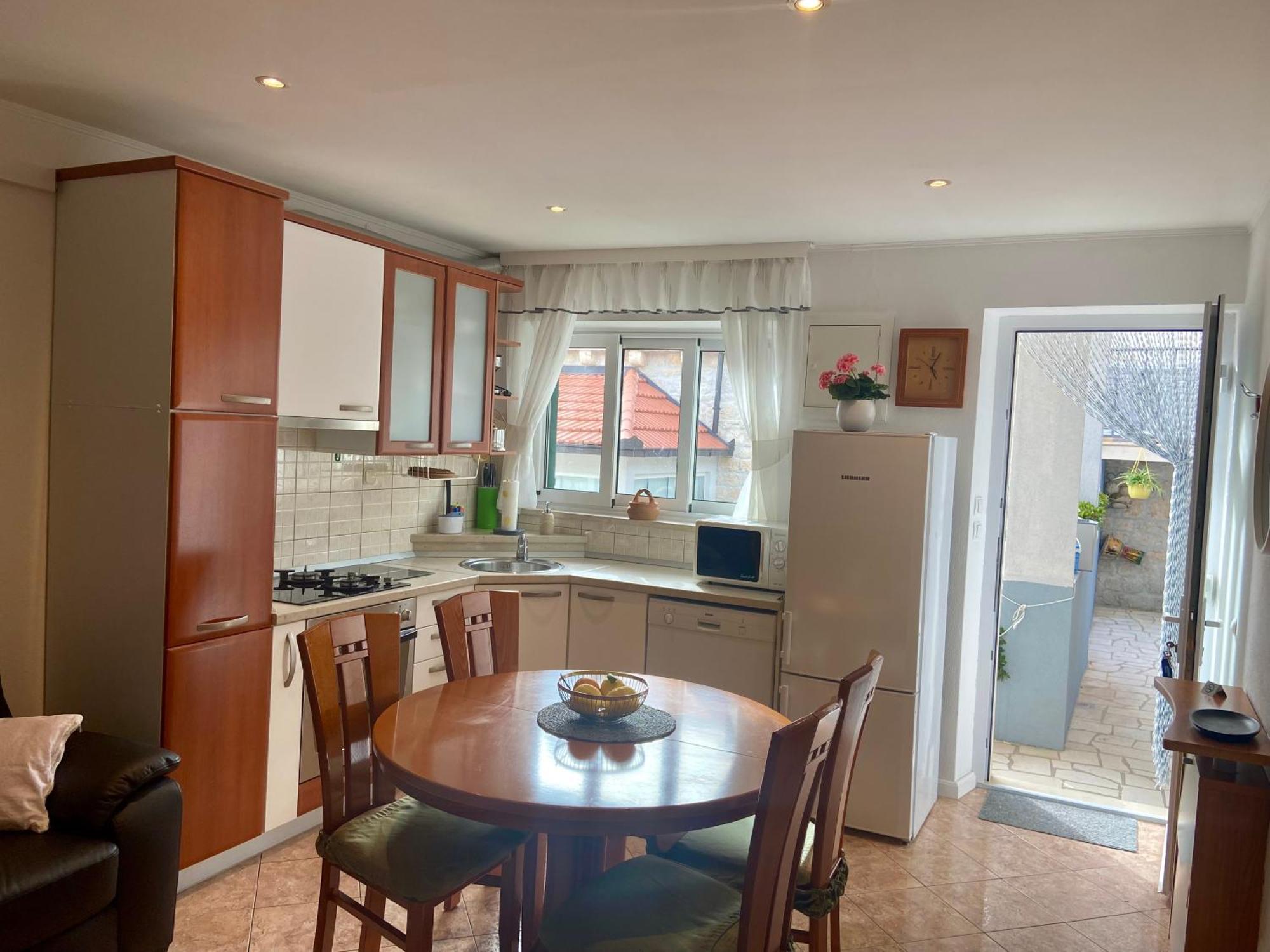 Apartment Simon - Old Stone Charm, Central Bol Life Bagian luar foto